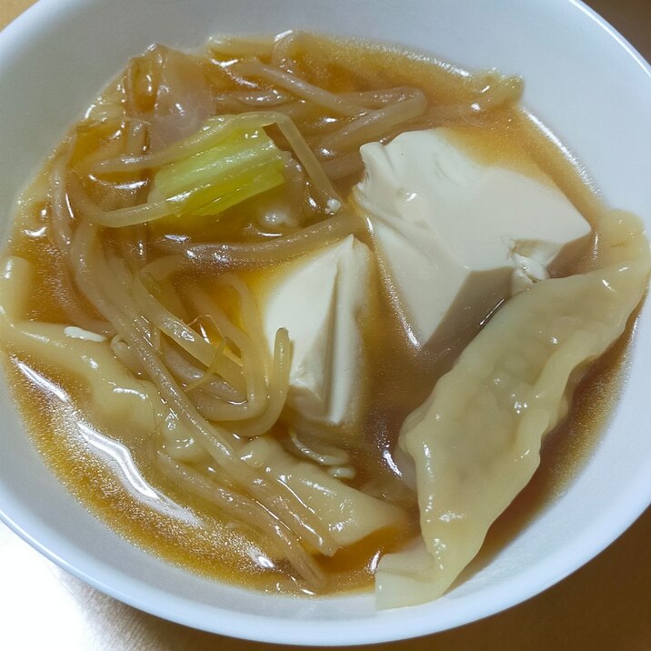 野菜と豆腐のスープ餃子